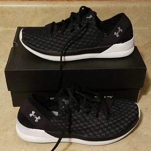 Under Armour navy training shoes size 8